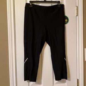 Xersion , Black, running Capri, large NWT